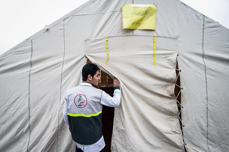 بازدید رییس دانشگاه علوم پزشکی مشهد از بیمارستان صحرایی زاوه